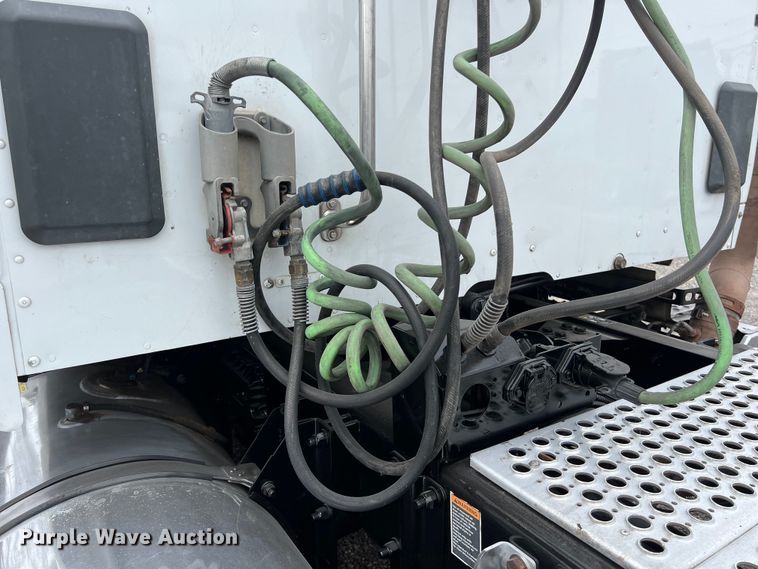 image for item DS2921 2018 Kenworth T680 semi truck