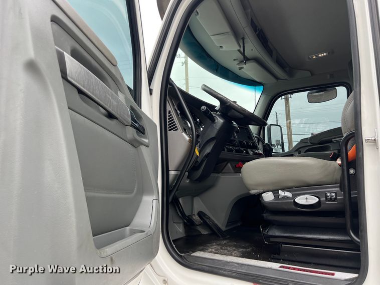 image for item DS2921 2018 Kenworth T680 semi truck