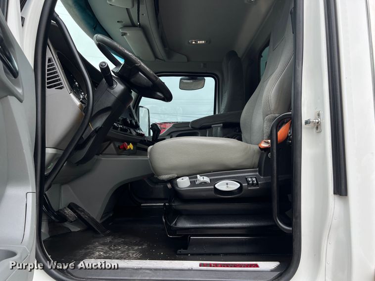 image for item DS2921 2018 Kenworth T680 semi truck