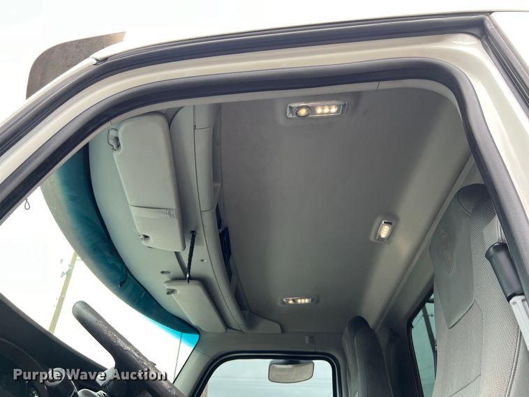 image for item DS2921 2018 Kenworth T680 semi truck