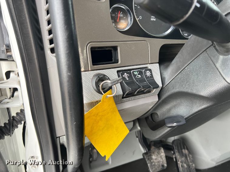 image for item DS2921 2018 Kenworth T680 semi truck