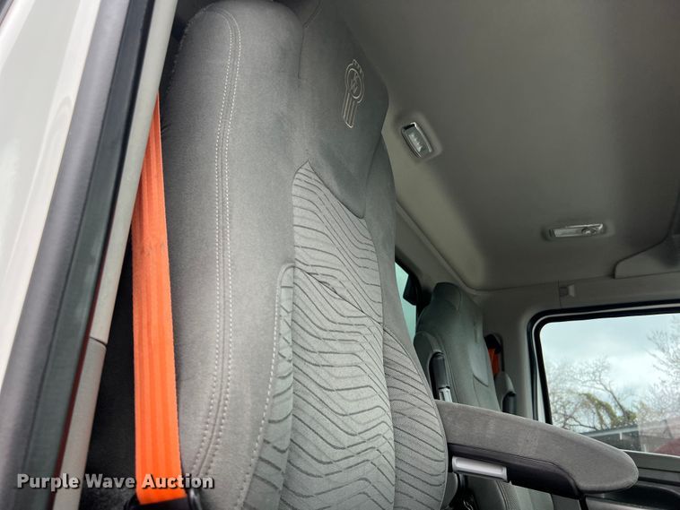 image for item DS2921 2018 Kenworth T680 semi truck