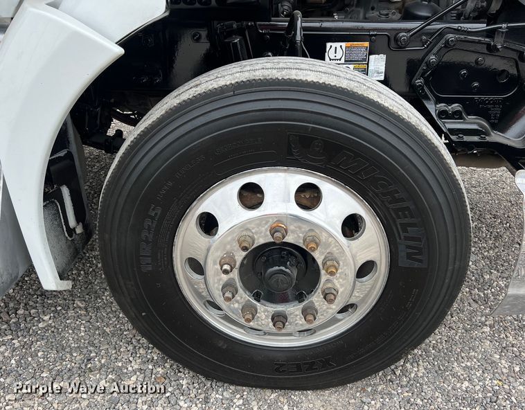 image for item DS2921 2018 Kenworth T680 semi truck