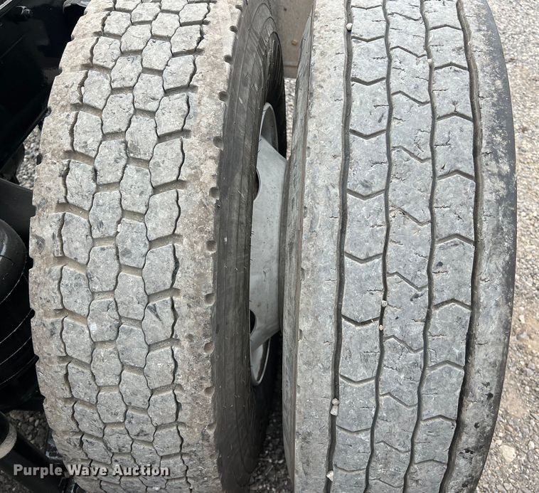 image for item DS2921 2018 Kenworth T680 semi truck