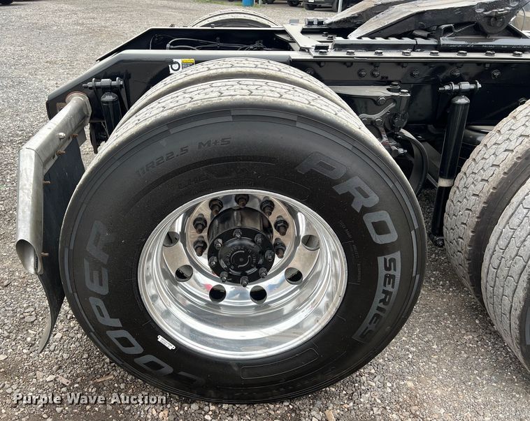 image for item DS2921 2018 Kenworth T680 semi truck