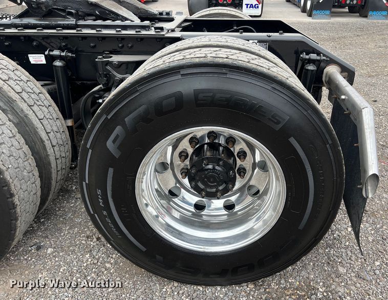 image for item DS2921 2018 Kenworth T680 semi truck