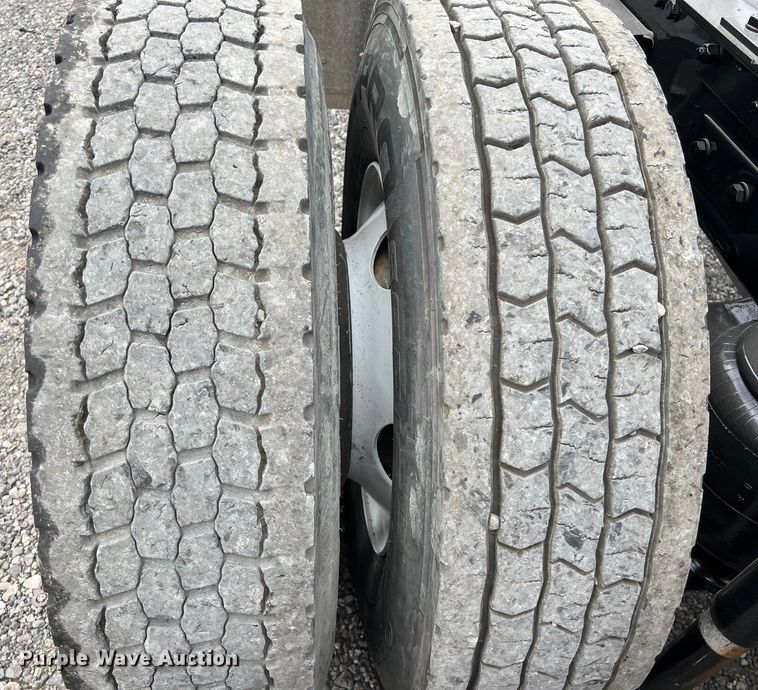 image for item DS2921 2018 Kenworth T680 semi truck