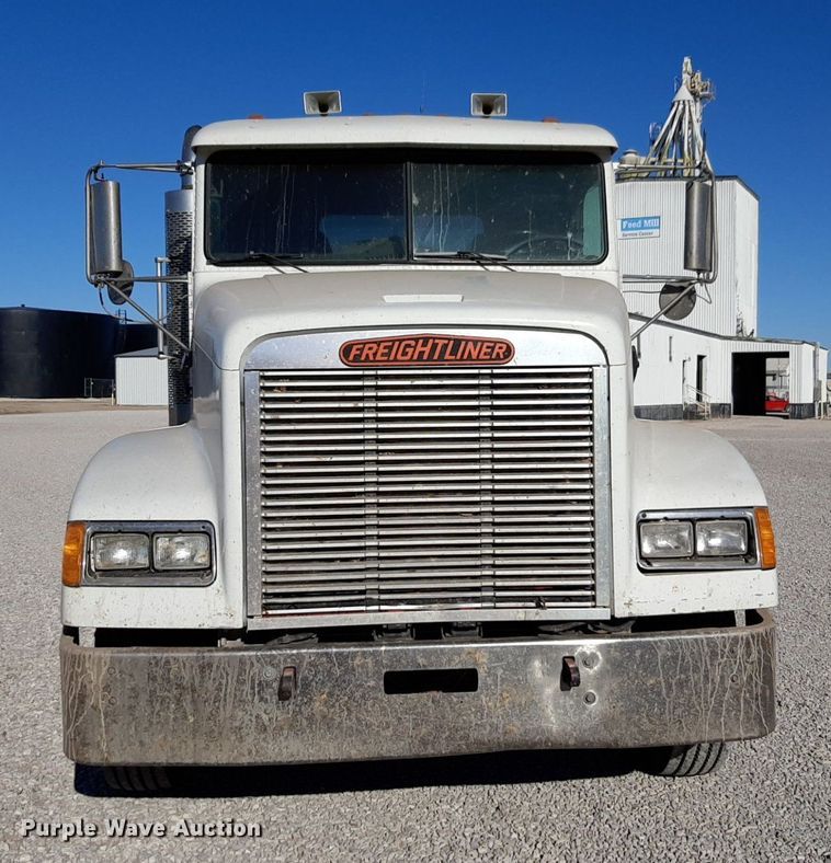 image for item DV9818 1994 Freightliner truck cab and chassis