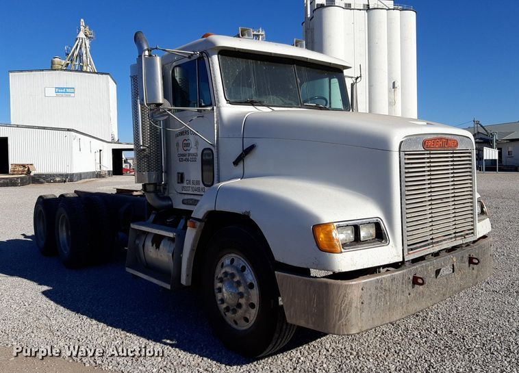 image for item DV9818 1994 Freightliner truck cab and chassis