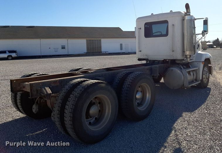 image for item DV9818 1994 Freightliner truck cab and chassis