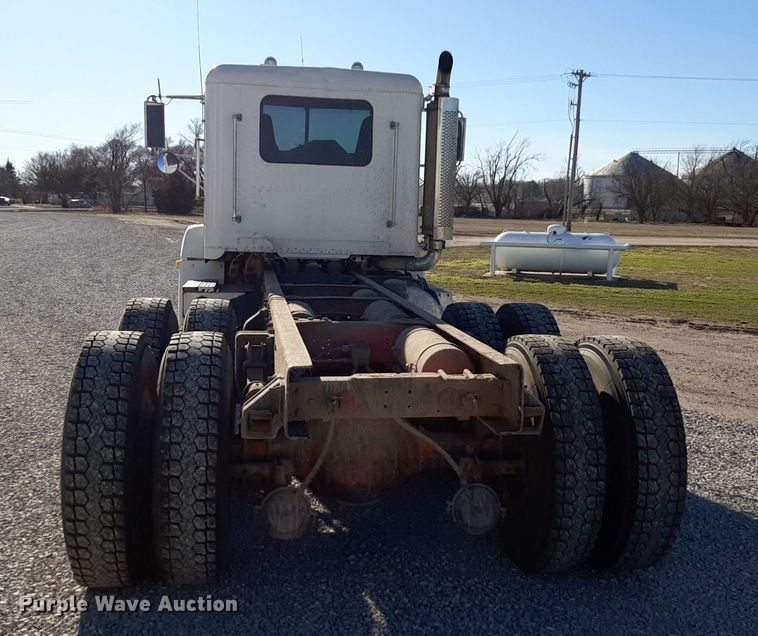 image for item DV9818 1994 Freightliner truck cab and chassis