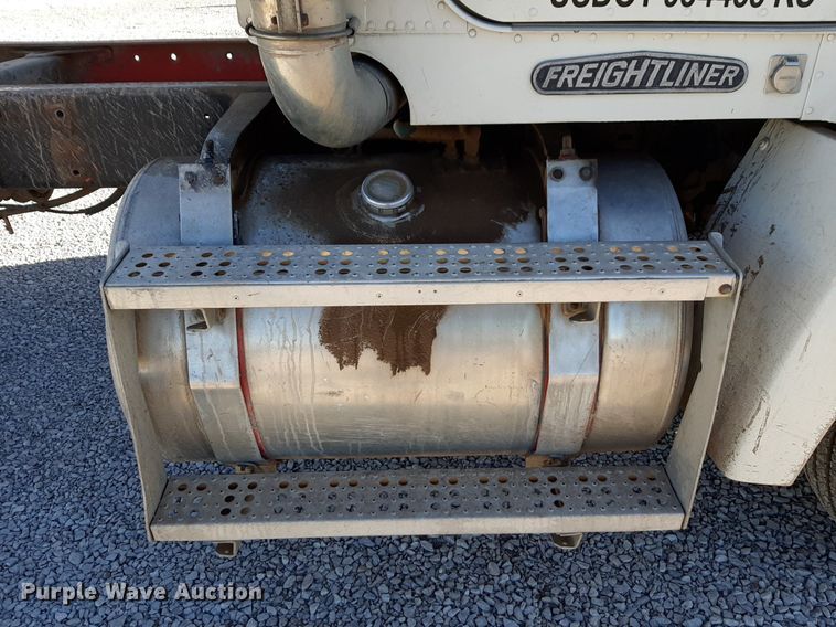 image for item DV9818 1994 Freightliner truck cab and chassis