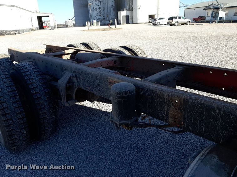 image for item DV9818 1994 Freightliner truck cab and chassis