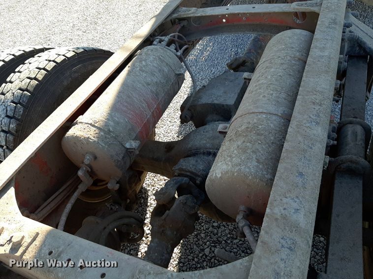 image for item DV9818 1994 Freightliner truck cab and chassis