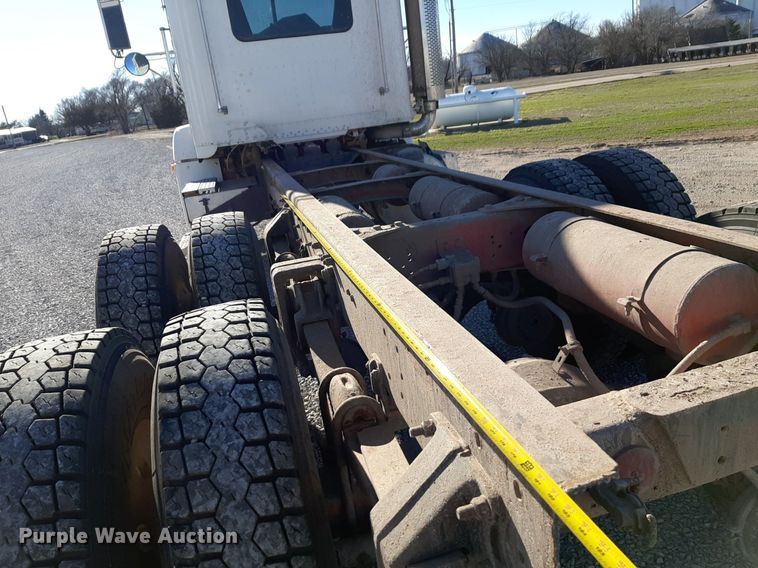 image for item DV9818 1994 Freightliner truck cab and chassis