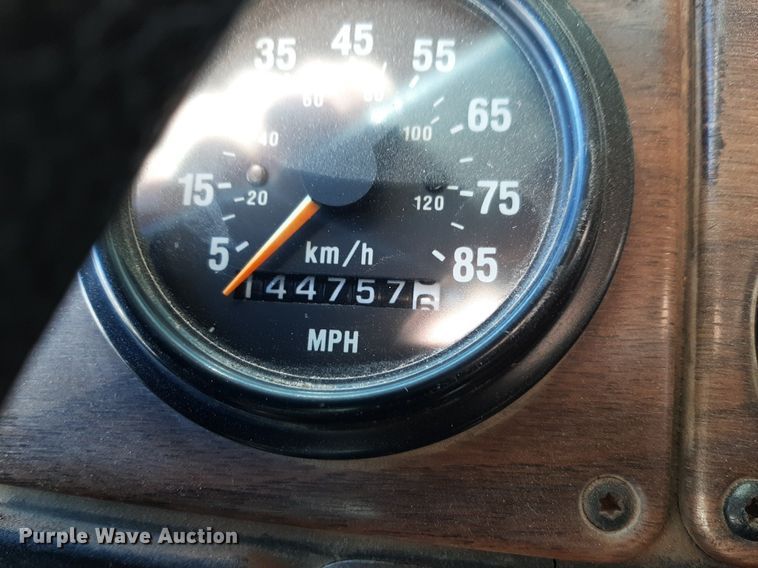 image for item DV9818 1994 Freightliner truck cab and chassis