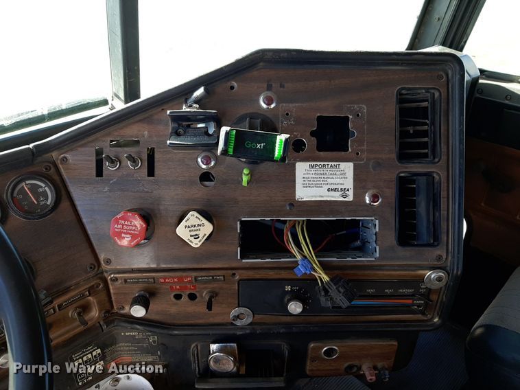 image for item DV9818 1994 Freightliner truck cab and chassis