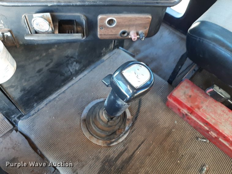 image for item DV9818 1994 Freightliner truck cab and chassis