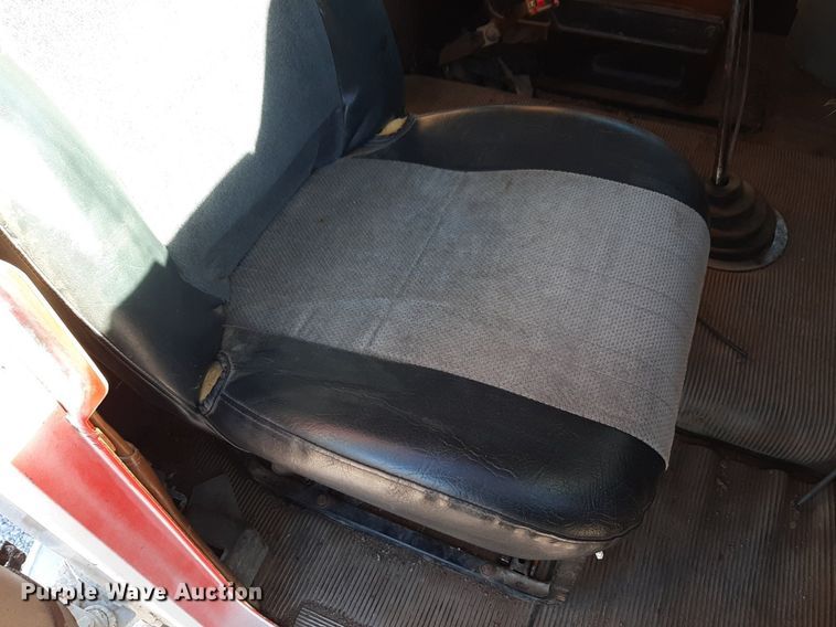 image for item DV9818 1994 Freightliner truck cab and chassis