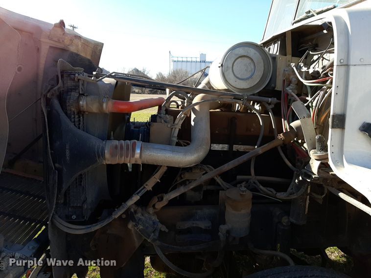 image for item DV9818 1994 Freightliner truck cab and chassis