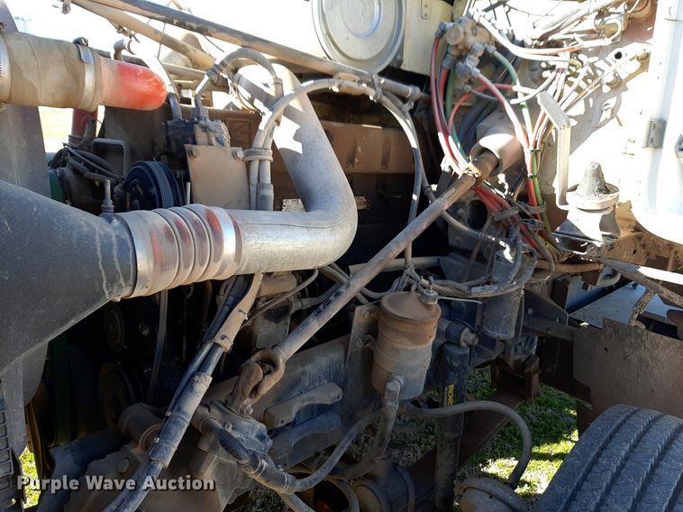 image for item DV9818 1994 Freightliner truck cab and chassis