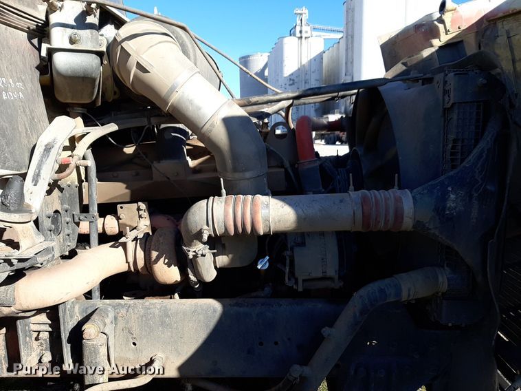 image for item DV9818 1994 Freightliner truck cab and chassis