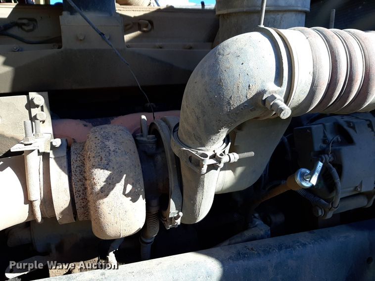 image for item DV9818 1994 Freightliner truck cab and chassis