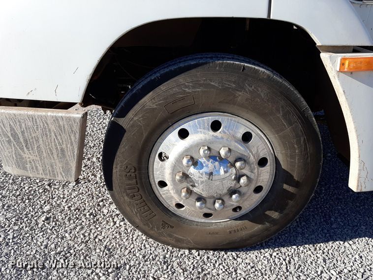 image for item DV9818 1994 Freightliner truck cab and chassis