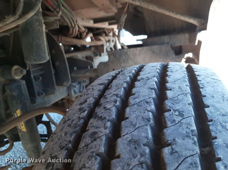 image for item DV9818 1994 Freightliner truck cab and chassis