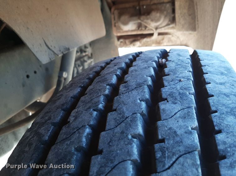 image for item DV9818 1994 Freightliner truck cab and chassis