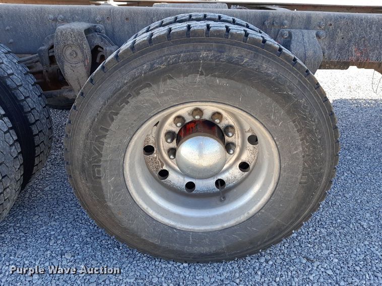 image for item DV9818 1994 Freightliner truck cab and chassis