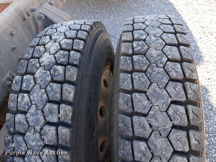 image for item DV9818 1994 Freightliner truck cab and chassis