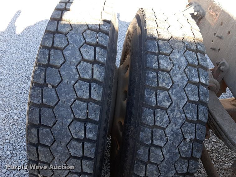 image for item DV9818 1994 Freightliner truck cab and chassis