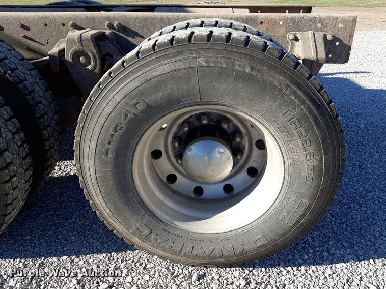 image for item DV9818 1994 Freightliner truck cab and chassis