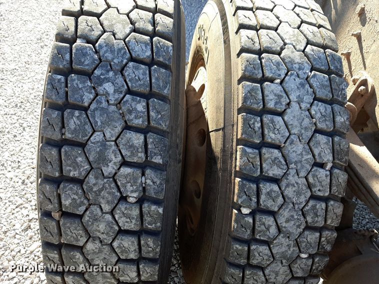 image for item DV9818 1994 Freightliner truck cab and chassis