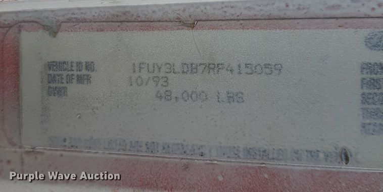 image for item DV9818 1994 Freightliner truck cab and chassis