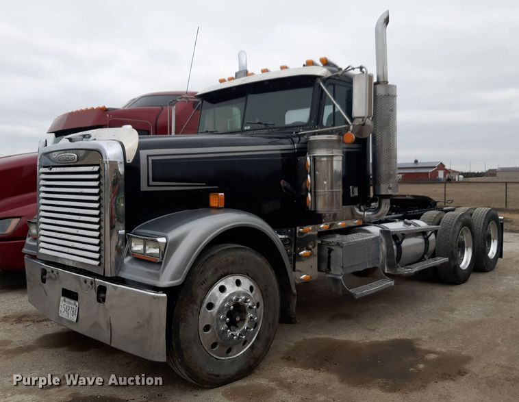 image for item DV9879 2005 Freightliner semi truck