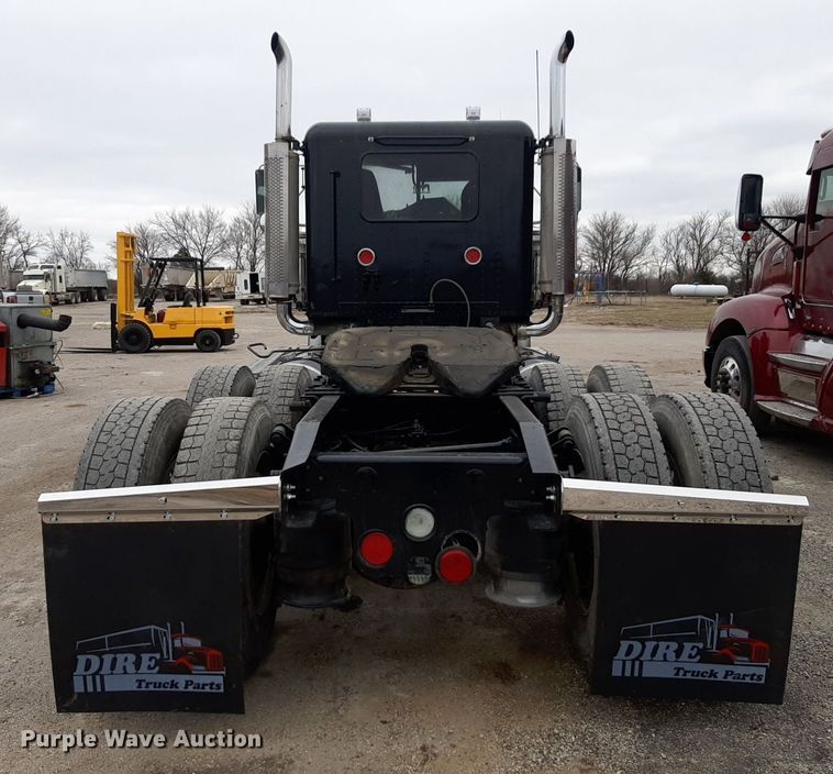 image for item DV9879 2005 Freightliner semi truck