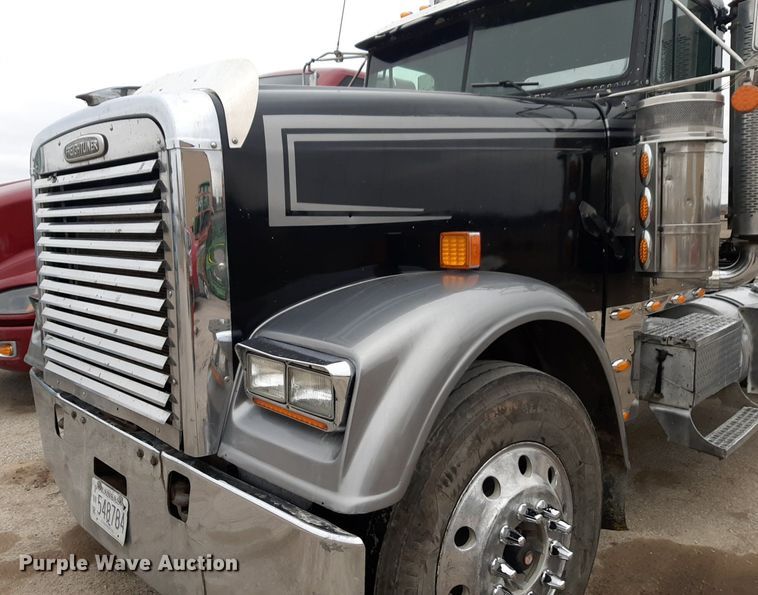 image for item DV9879 2005 Freightliner semi truck