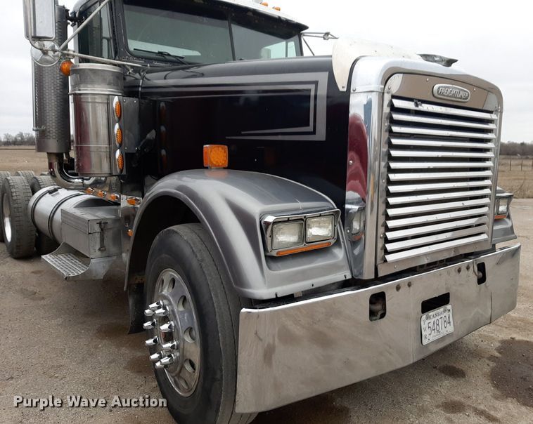 image for item DV9879 2005 Freightliner semi truck