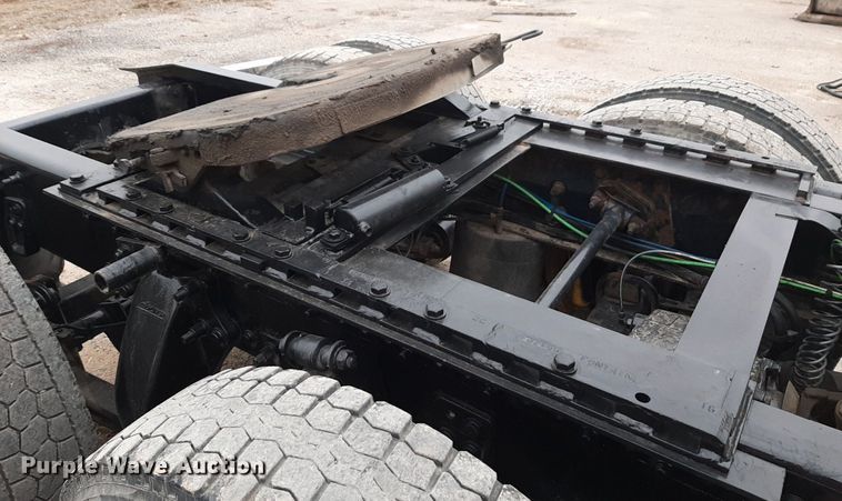 image for item DV9879 2005 Freightliner semi truck