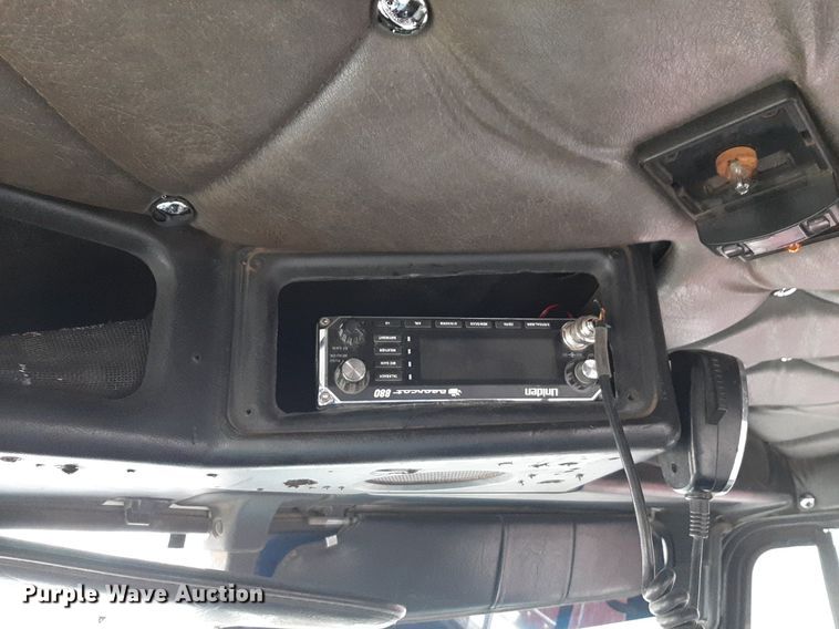 image for item DV9879 2005 Freightliner semi truck