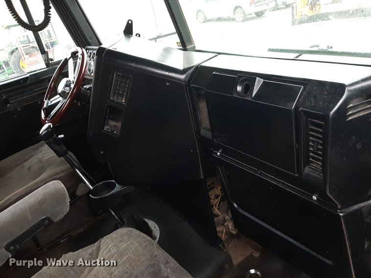 image for item DV9879 2005 Freightliner semi truck