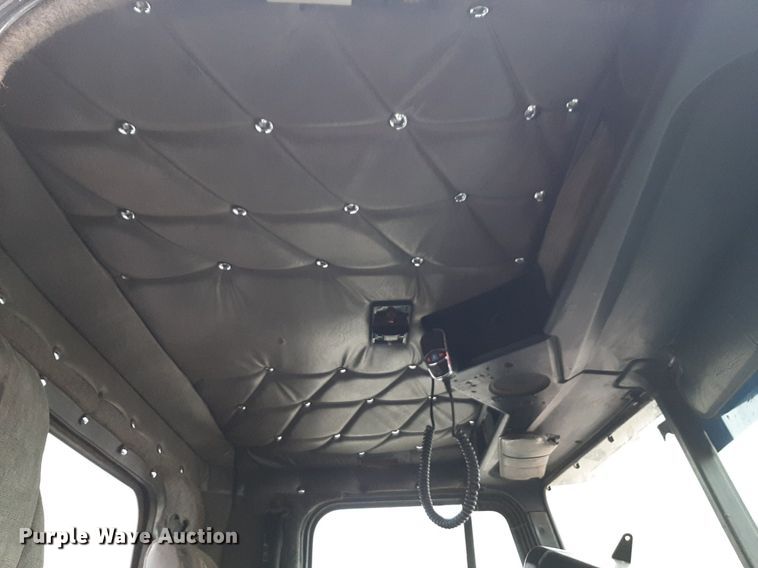 image for item DV9879 2005 Freightliner semi truck