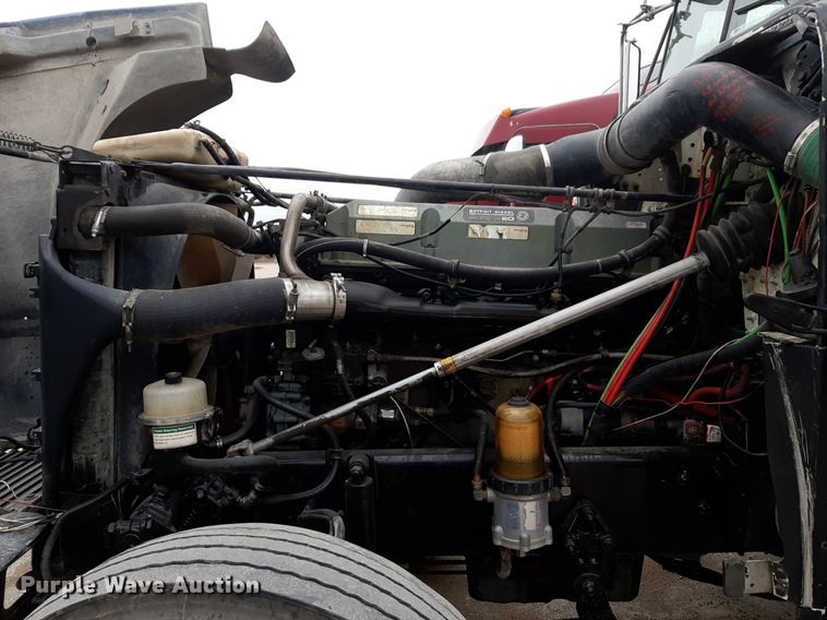 image for item DV9879 2005 Freightliner semi truck