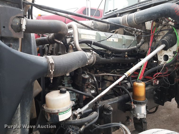 image for item DV9879 2005 Freightliner semi truck