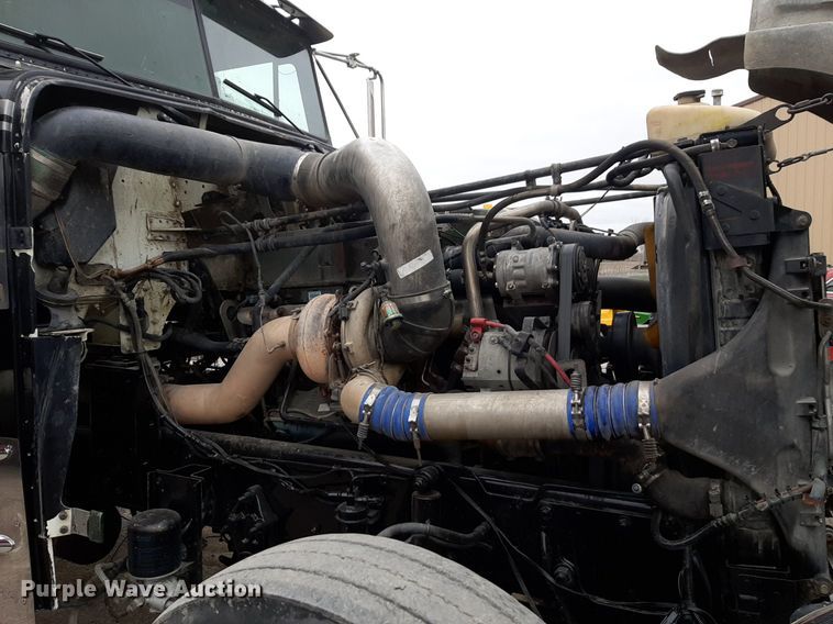 image for item DV9879 2005 Freightliner semi truck