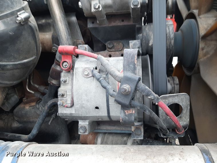 image for item DV9879 2005 Freightliner semi truck