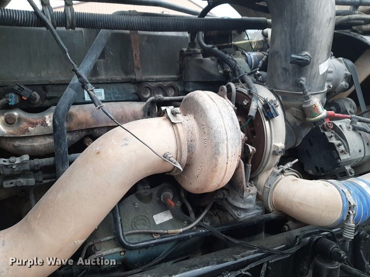 image for item DV9879 2005 Freightliner semi truck