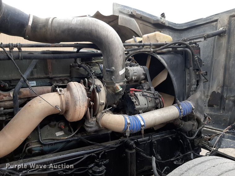 image for item DV9879 2005 Freightliner semi truck